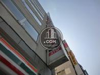 通り沿いに袖看板を出せます