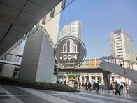 駅前だけあり、人の流れが絶えることはありません