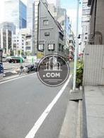 対面エリアにコインパーキングが望めます
