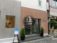 入口にも植物が置いてあるのは嬉しいですね