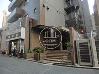 入口の横にも店舗区画があります