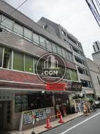 レトロなレンガ調の外観がとてもお洒落です
