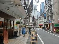 周辺はたくさんの飲食店があり、ランチもやっています