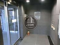 エレベーター前のエントランス