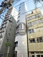 シルバーの外装が特徴の建物です