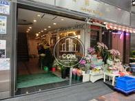 1階にはお花屋さんが