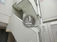 裏手に設置された外階段です