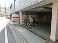 1階は駐車場です