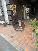 入口付近は広々としています