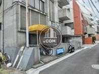 裏側は路地と接しています