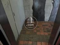 エレベーター内よりエントランスを撮影