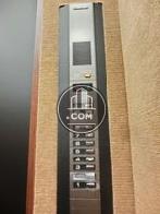 エレベーター内の操作パネル