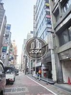 銀座駅へと向かう通りです