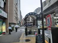 地下遊歩道が建物前すぐにあります