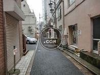 脇道はいたって静かです