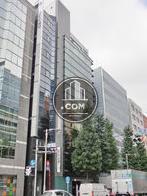 周辺もビルが建ち並びます
