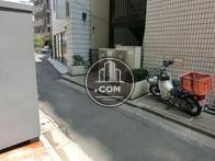 物件入口付近から見た周辺です