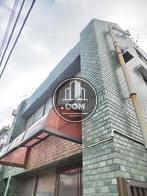 玄関前から見上げた外壁