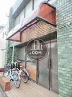 ひさしの用意された玄関口