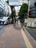 建物前の歩道