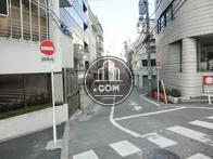 建物後方は一方通行になっております