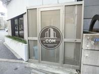 建物後方部にゴミ捨て場があります
