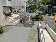 ちょうど袋小路の場所に物件はあります