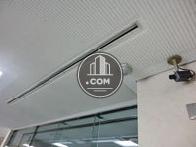 エントランスホールにも空調、防犯カメラがございます