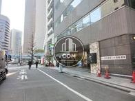 正面は青梅街道