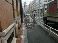 前面の歩道です