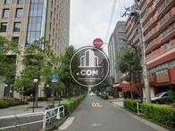 一方通行路に面しています