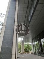 要所に四角形の柱が設置されています
