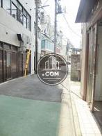 玄関前の通り
