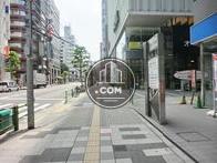 道幅が広く歩きやすい歩道です