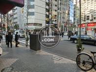 オフィス街の真ん中です