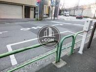 前面道路にはコインパーキングがあります