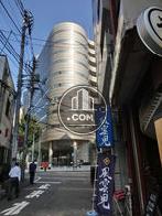 大通りからは少し奥まったところにあります