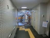 郵便局がエントランス奥にございます