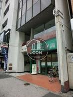 １階部分には店舗が入居中です