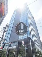 ガラス張りで組まれた外装
