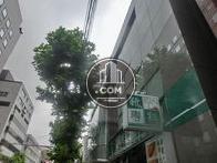 １階部分には店舗が入居中です