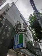 １階部分には店舗が入居中です