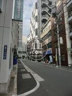 物件前の京橋方向です