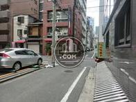 正面玄関前の右方向の写真です