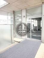 二階の部屋と部屋を繋ぐ廊下
