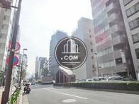 築地市場駅へと続く通り