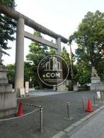 物件近くにある靖国神社鳥居