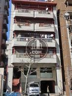 正面から見ると小さな印象ですが、奥に長い建物です