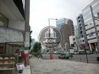 人通りが多く活気のあるエリアです