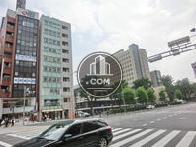 主要大通りである青山通り沿いに立地しています